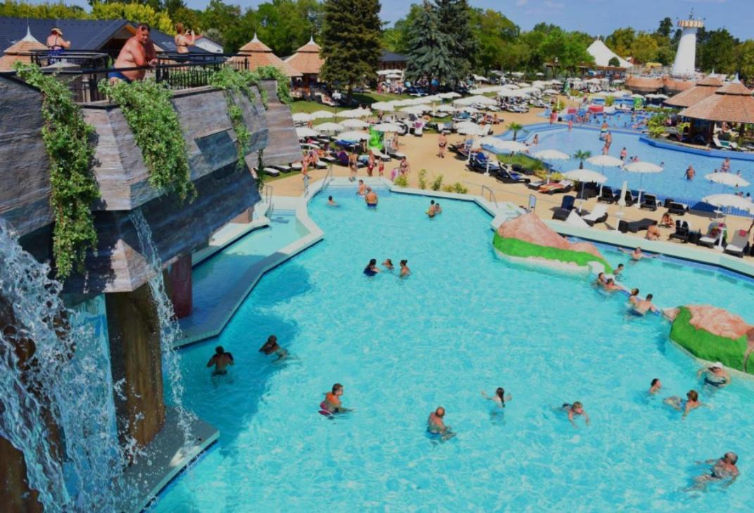 Beach Deluxe Apartman Hajdúszoboszló Eksteriør bilde